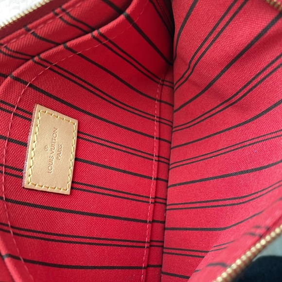 Authentic 💯! Louis Vuitton MM pouch - Picture 10 of 12